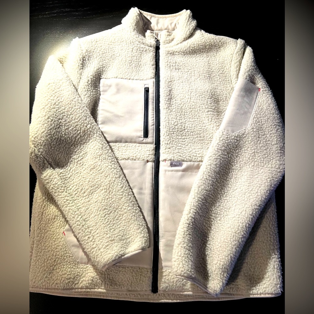 FIGS On-Shift Sherpa Jacket in Bone, size large
